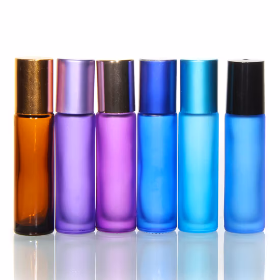 Rolo transparente de 10ml em garrafa de vidro com logotipo de uma cor na tampa de alumínio
